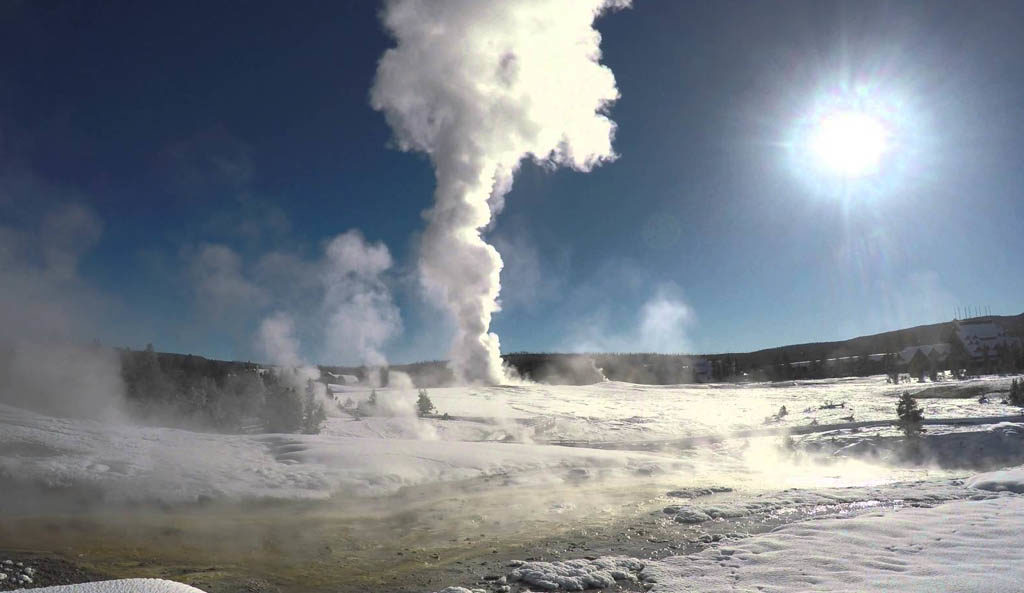 snowmobile tours yellowstone park